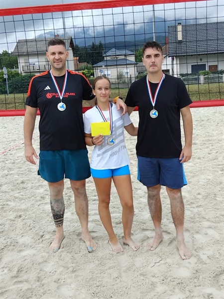 ODBOJKA NA PIJESKU: ekipa DŠR-a Lančić - Knapić osvojila drugo mjesto na turniru u Ivancu